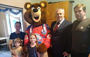 В преддверии Нового Года «Хоккейный клуб «Юность-Минск» поздравил семью с детьми-инвалидами
