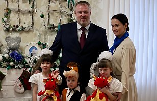 «Хоккейный клуб «Юность-Минск» посетил детский праздник в Детской деревне «Истоки»