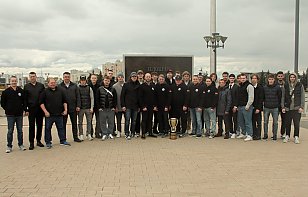 Хоккеисты и тренеры «Юниора» посетили Площадь Государственного флага